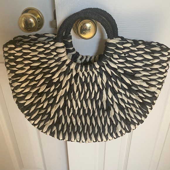 Black and white bag - Picture 2 of 3